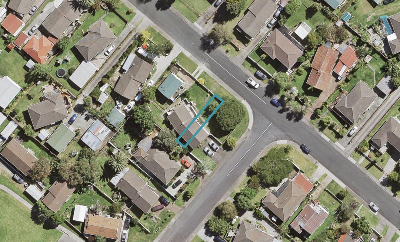 3/21 Newham Place, Henderson, Auckland - Carousel 1