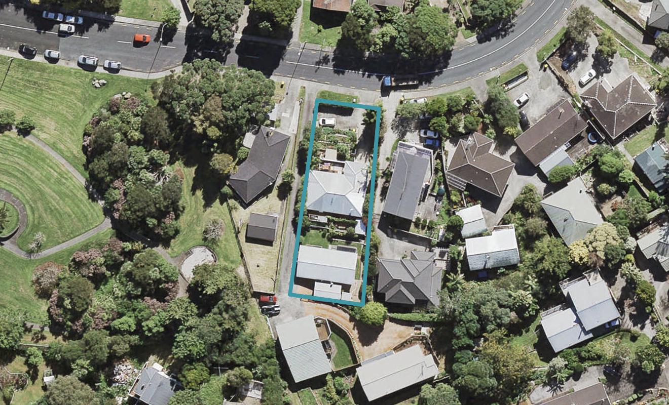 2/25 Downing Street, Glenfield, Auckland - Carousel 1