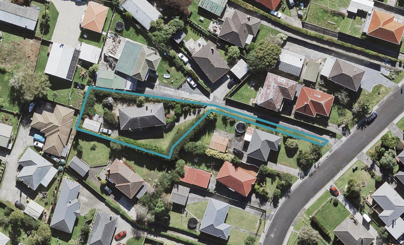 17 Essex Street, Te Atatu South, Auckland - Carousel 1