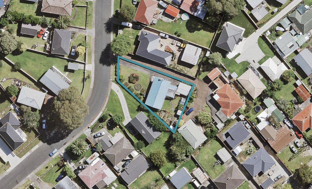 12 Coburg Street, Henderson, Auckland - Carousel 1