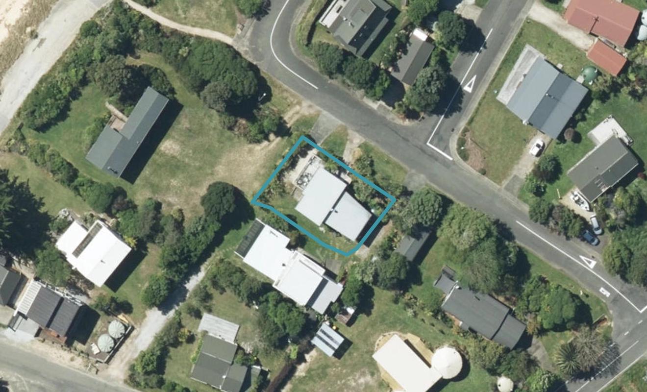7 Cornwall Place, Takaka - Carousel 1