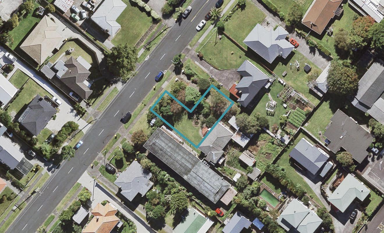 4/10 Newington Road, Henderson, Auckland - Carousel 1