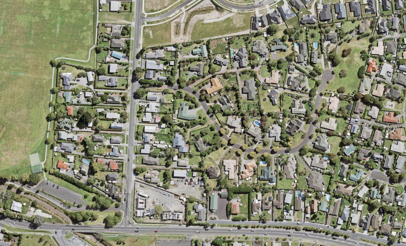 8 Sunny Crescent, Huapai, Kumeu - Carousel 1
