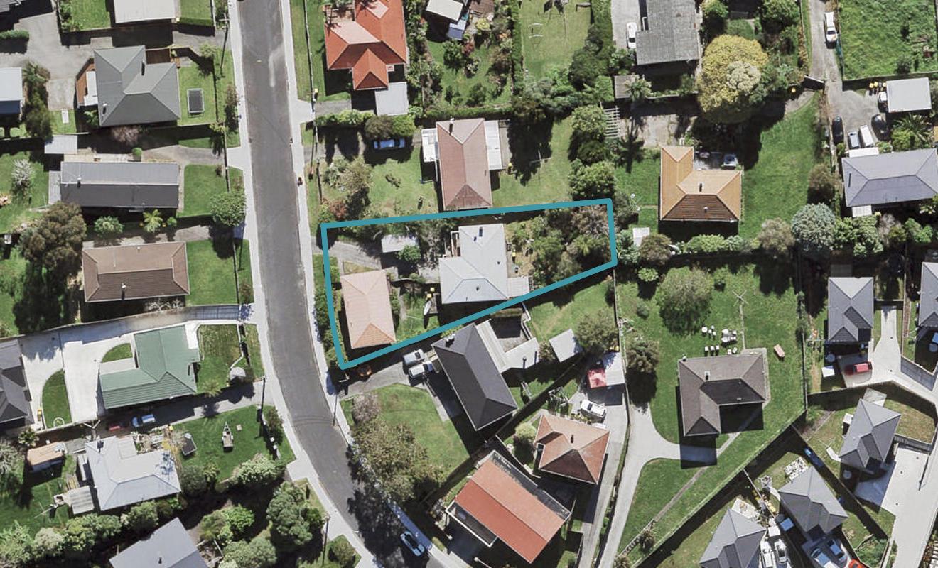 1/6 Castaing Crescent, Te Atatu South, Auckland - Carousel 1