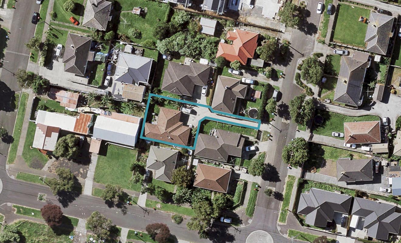 21B Holland Avenue, Point England, Auckland - Carousel 1