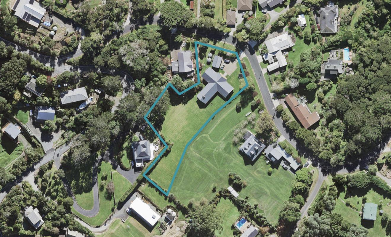 20 Ngarahana Avenue, Paremoremo, Auckland - Carousel 1