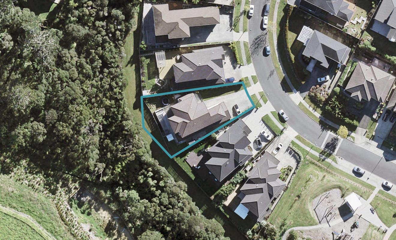 32 Harrowglen Drive, Northcross, Auckland - Carousel 1