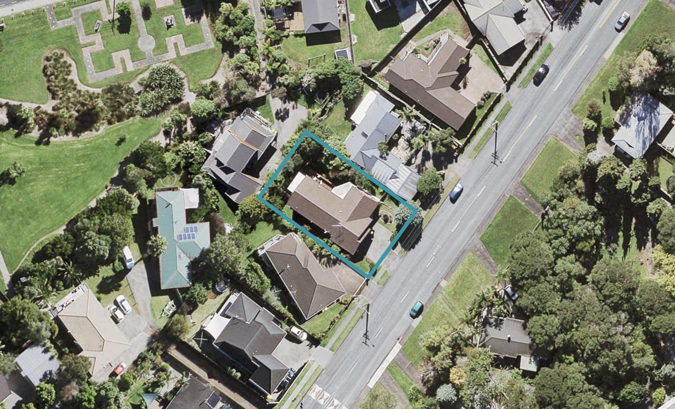 9 Avonleigh Road, Green Bay, Auckland - Carousel 1