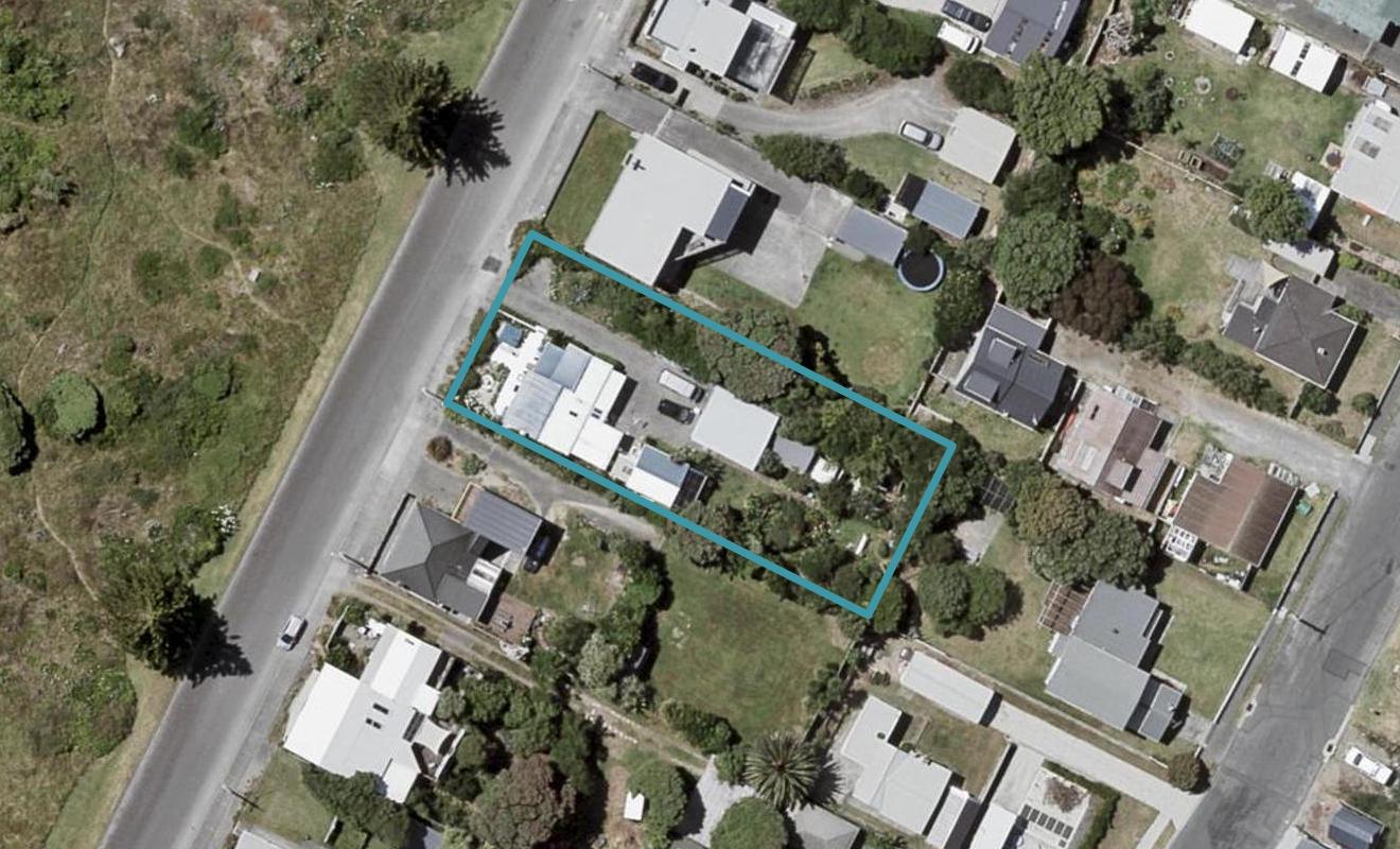 16 Marine Parade, Otaki Beach, Otaki - Carousel 1