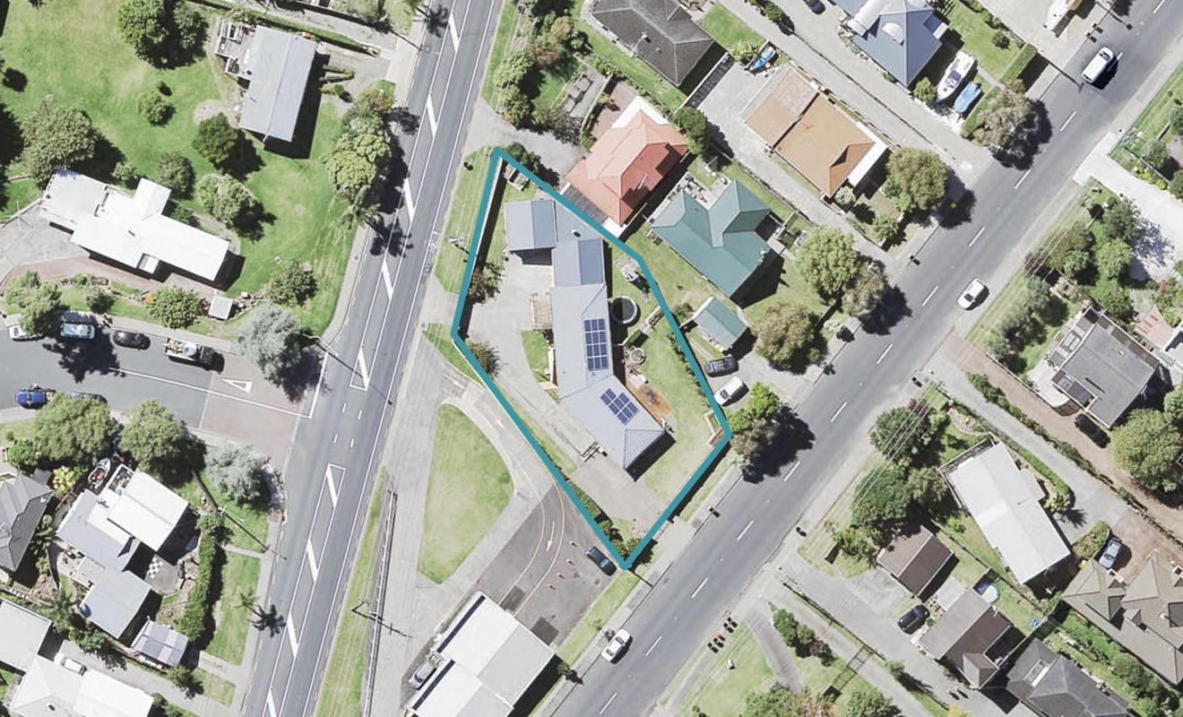 81 Browns Bay Road, Browns Bay, Auckland - Carousel 1