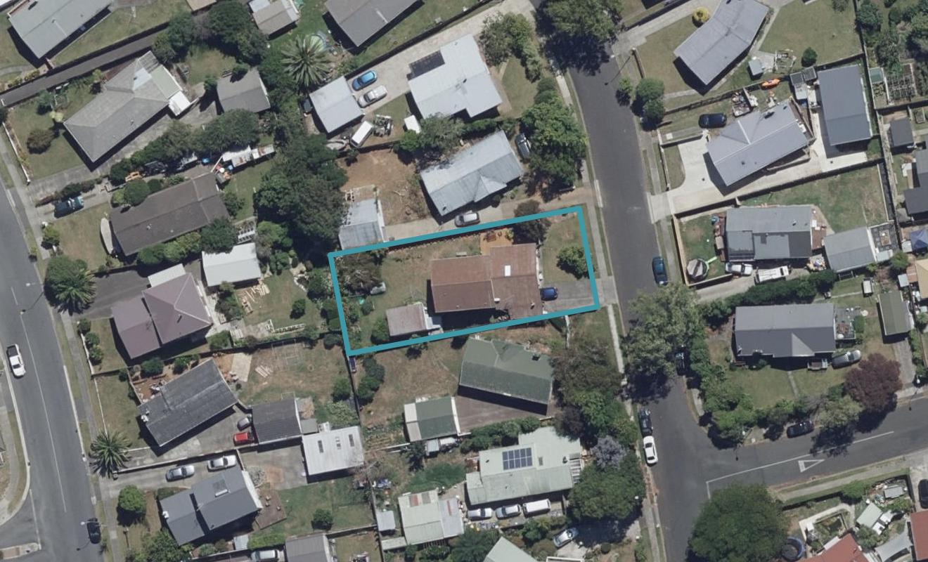 13 Joanna Place, Deanwell, Hamilton - Carousel 1