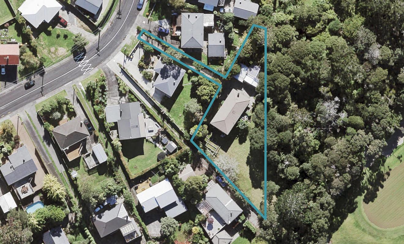 40 Taupo Street, Green Bay, Auckland - Carousel 1