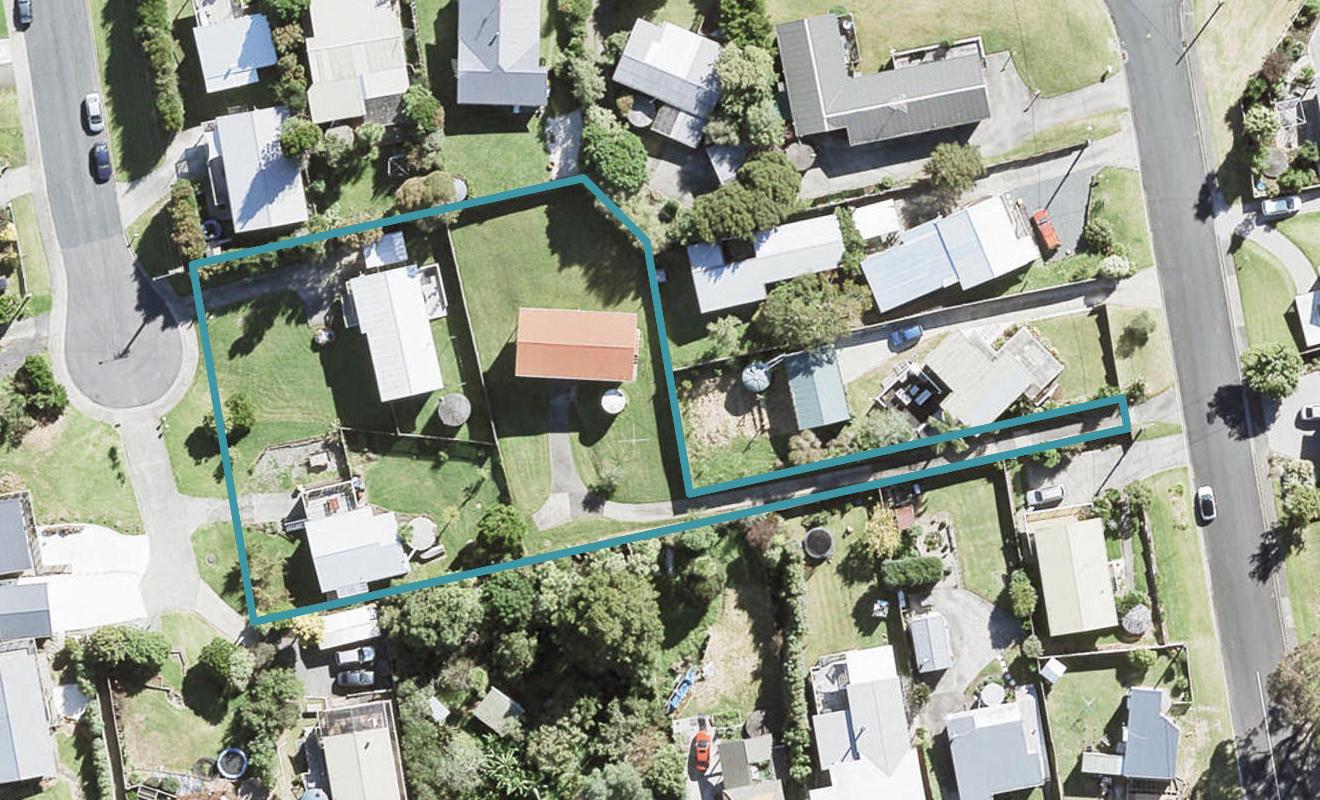 4 Francis Avenue, Stanmore Bay, Whangaparaoa - Carousel 1