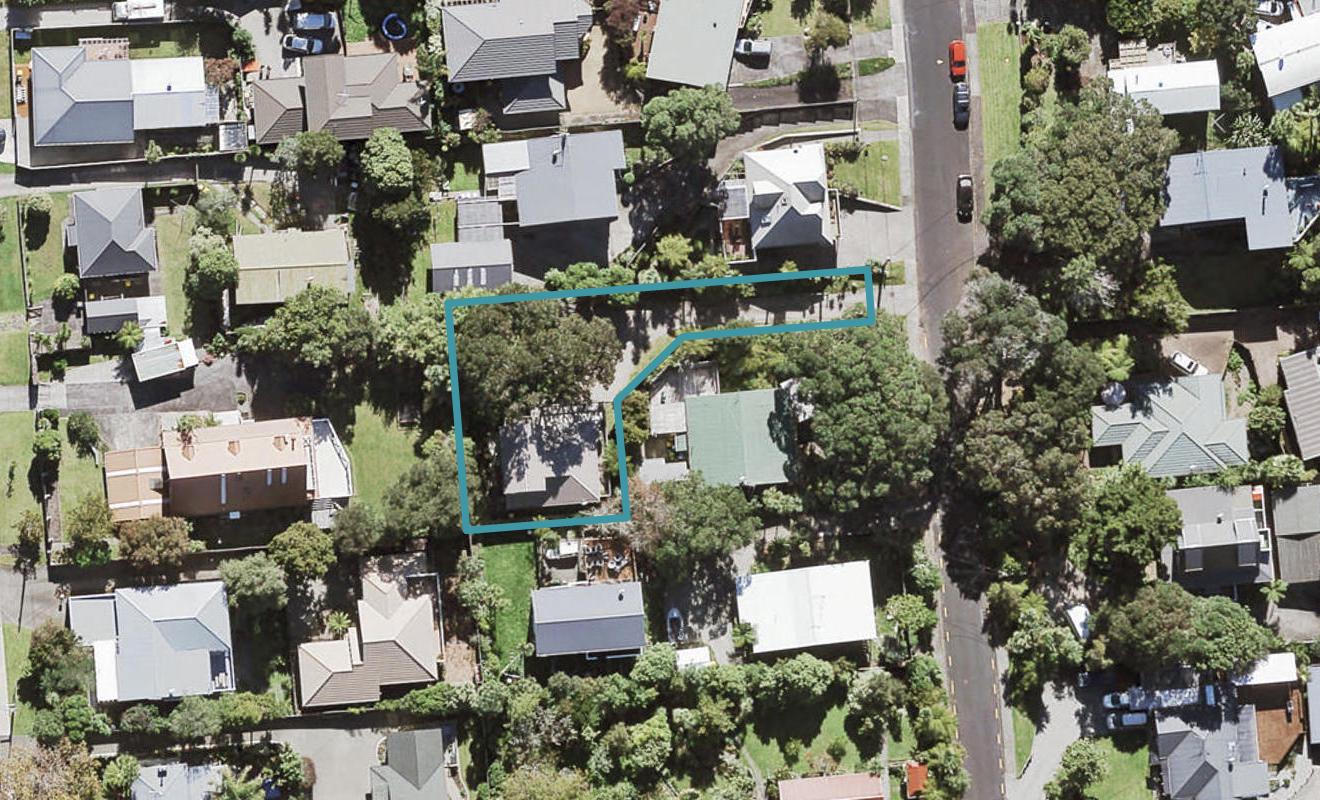 19A Harrybrook Road, Green Bay, Auckland - Carousel 1