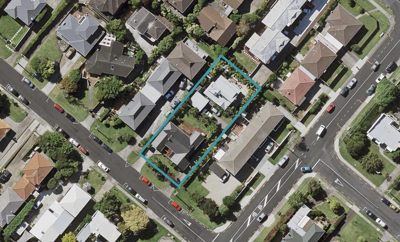2/3 Belmont Terrace, Milford, Auckland - Carousel 1