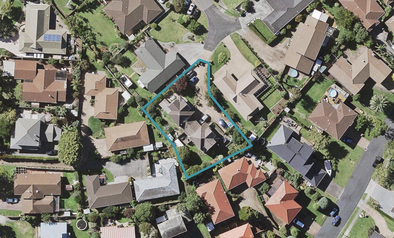 1/7 Camira Place, Botany Downs, Auckland - Carousel 1