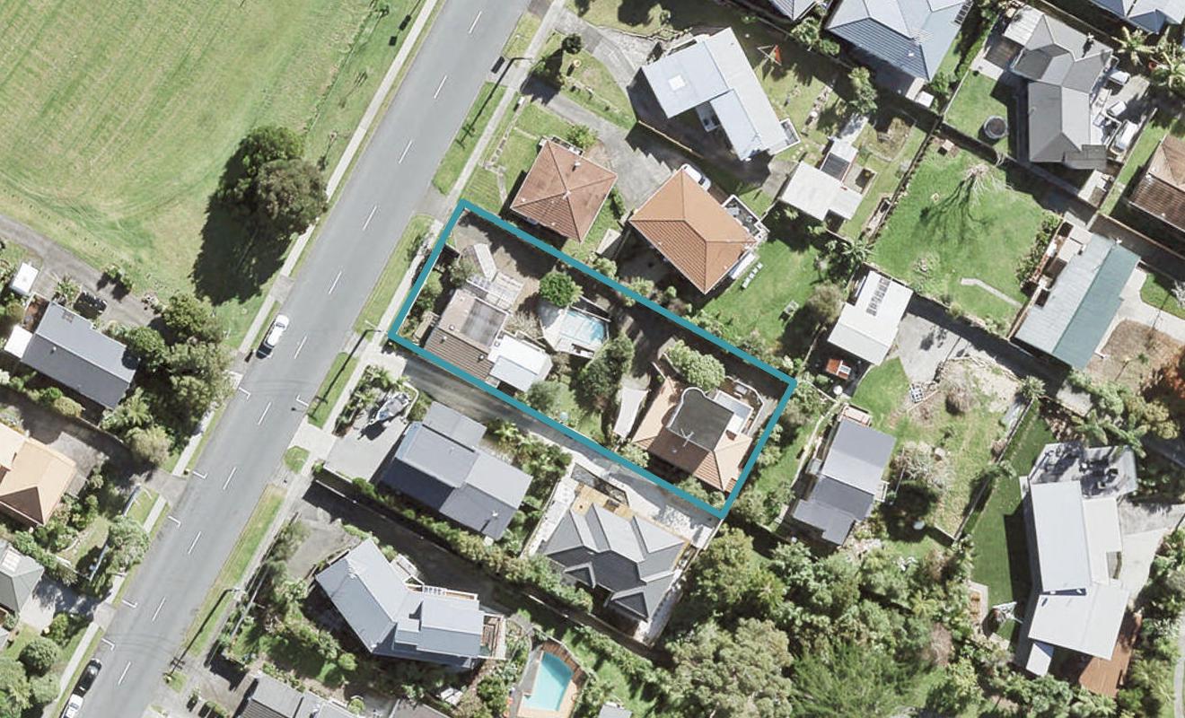 2/31 Deep Creek Road, Waiake, Auckland - Carousel 1