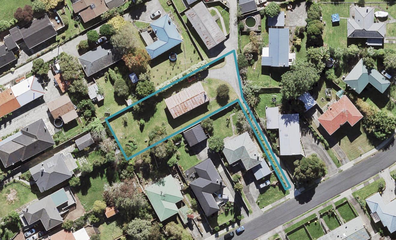 8 Trojan Crescent, New Lynn, Auckland - Carousel 1