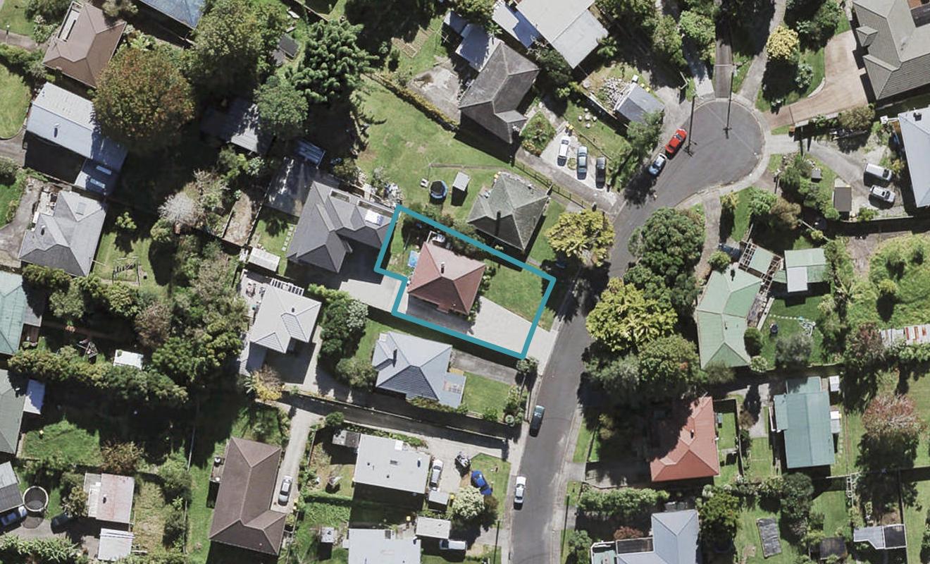 12A Marie Crescent, Te Atatu South, Auckland - Carousel 1