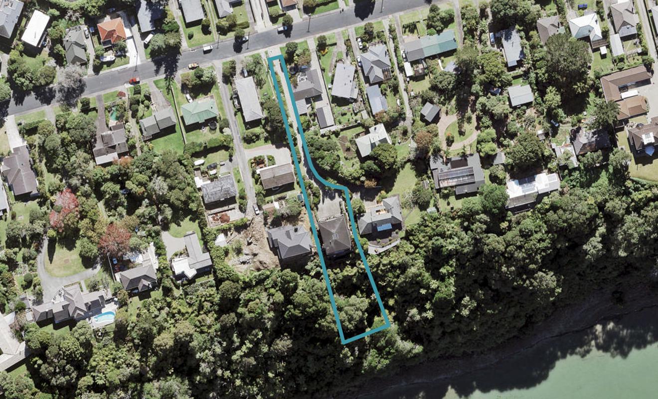 68A Cliff View Drive, Green Bay, Auckland - Carousel 1