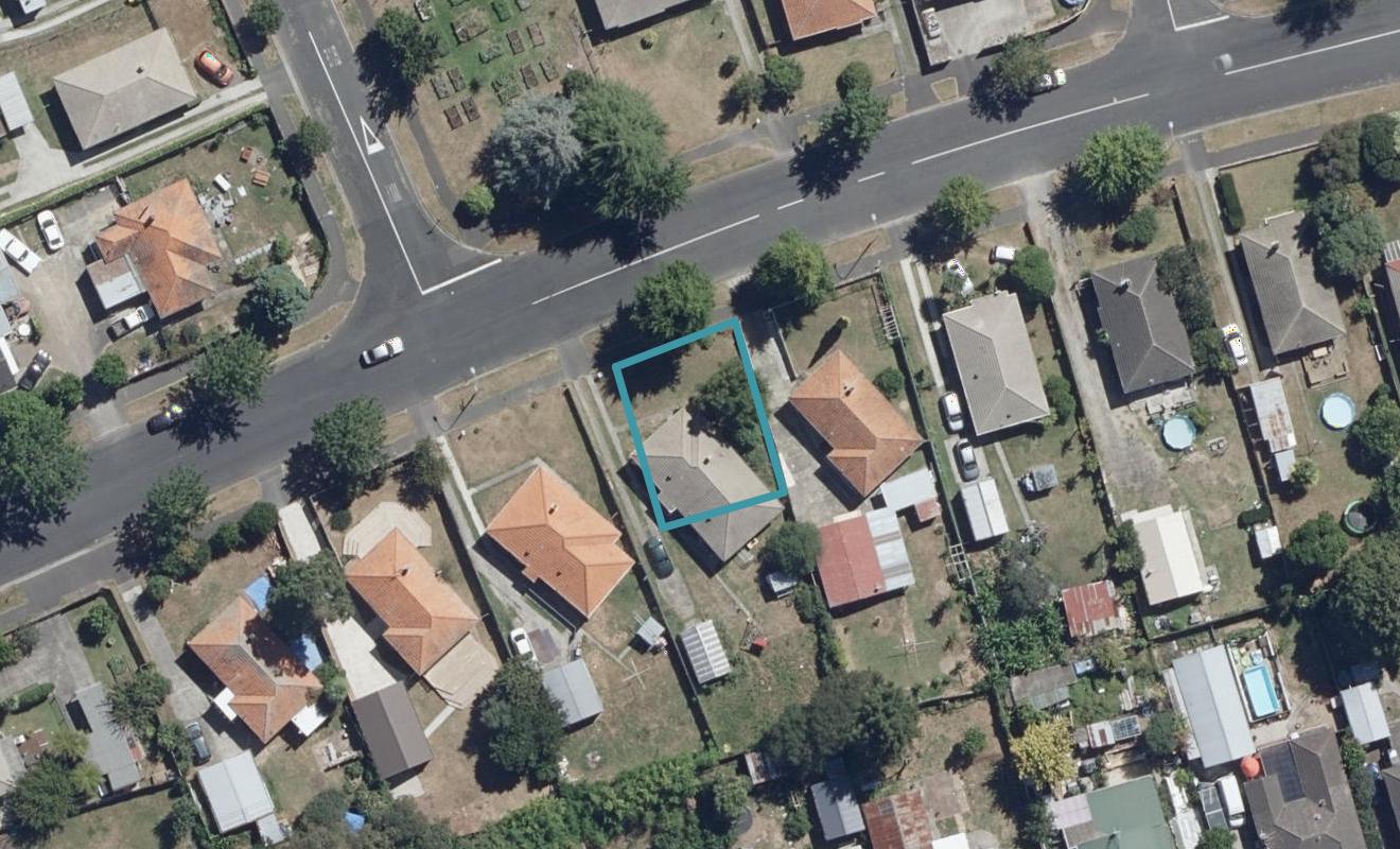 2/18 Holland Road, Fairfield, Hamilton - Carousel 1