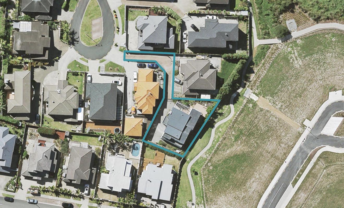 24 Lismore Way, Oteha, Auckland - Carousel 1