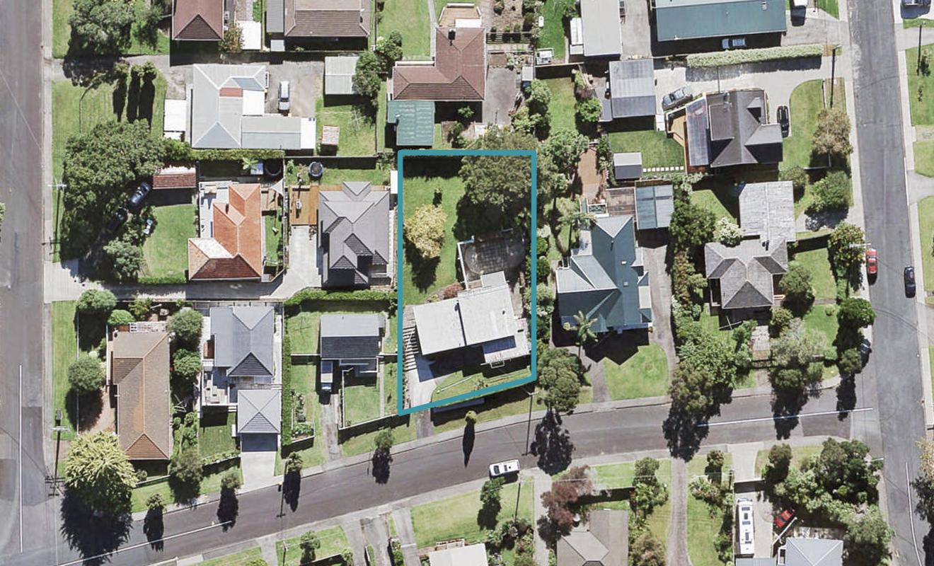 3 Cliff View Drive, Green Bay, Auckland - Carousel 1