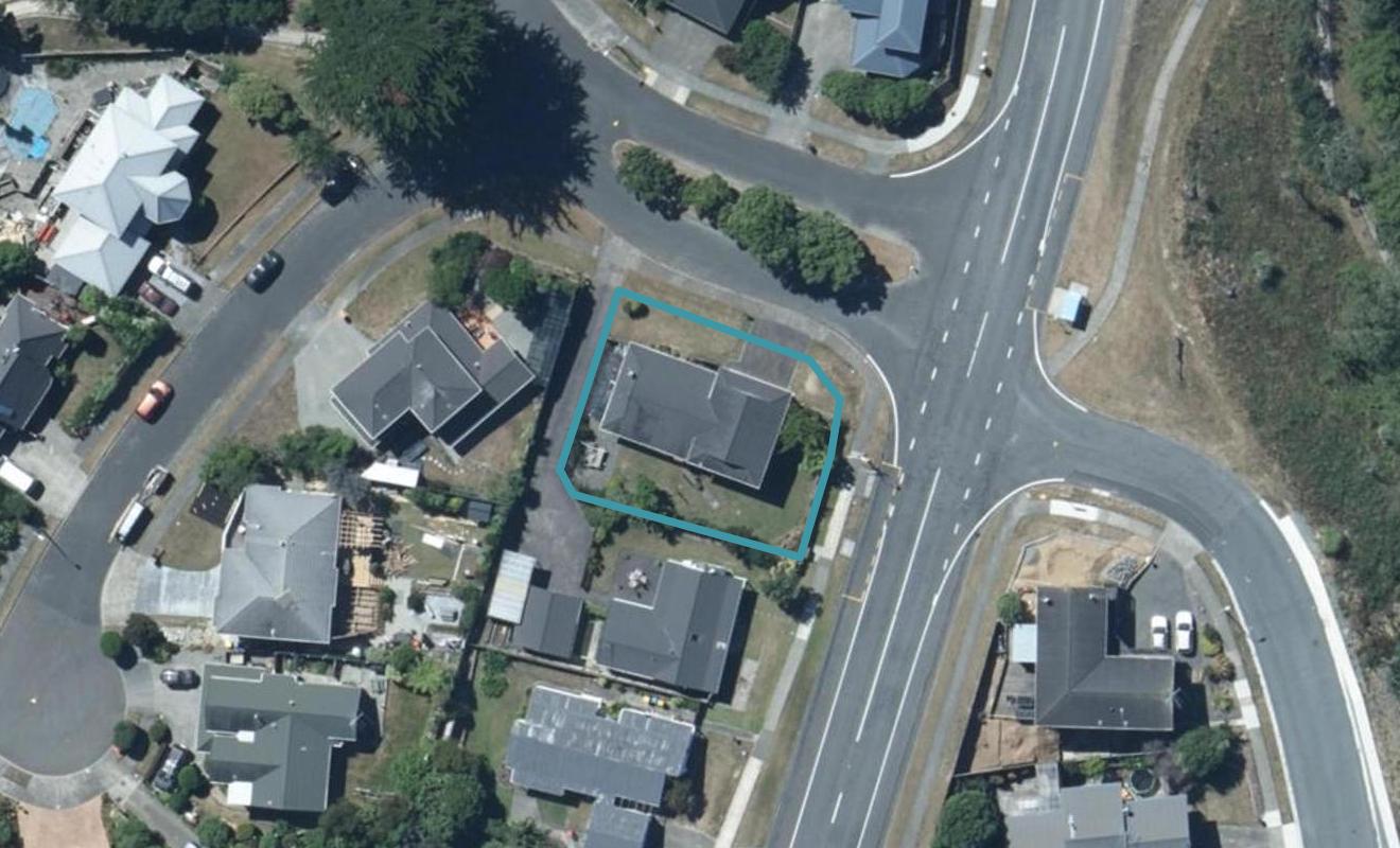 2 James Cook Drive, Whitby, Porirua - Carousel 1