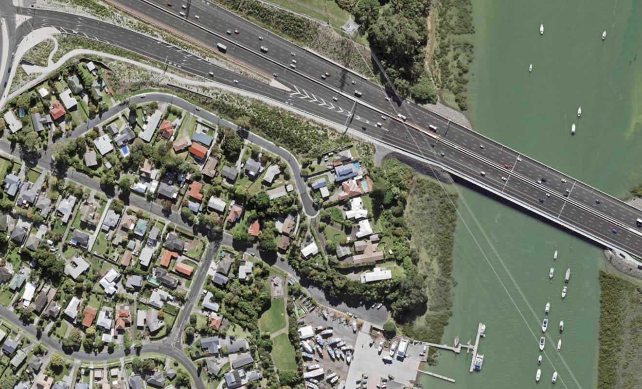 42 Alwyn Avenue, Te Atatu South, Auckland - Carousel 1