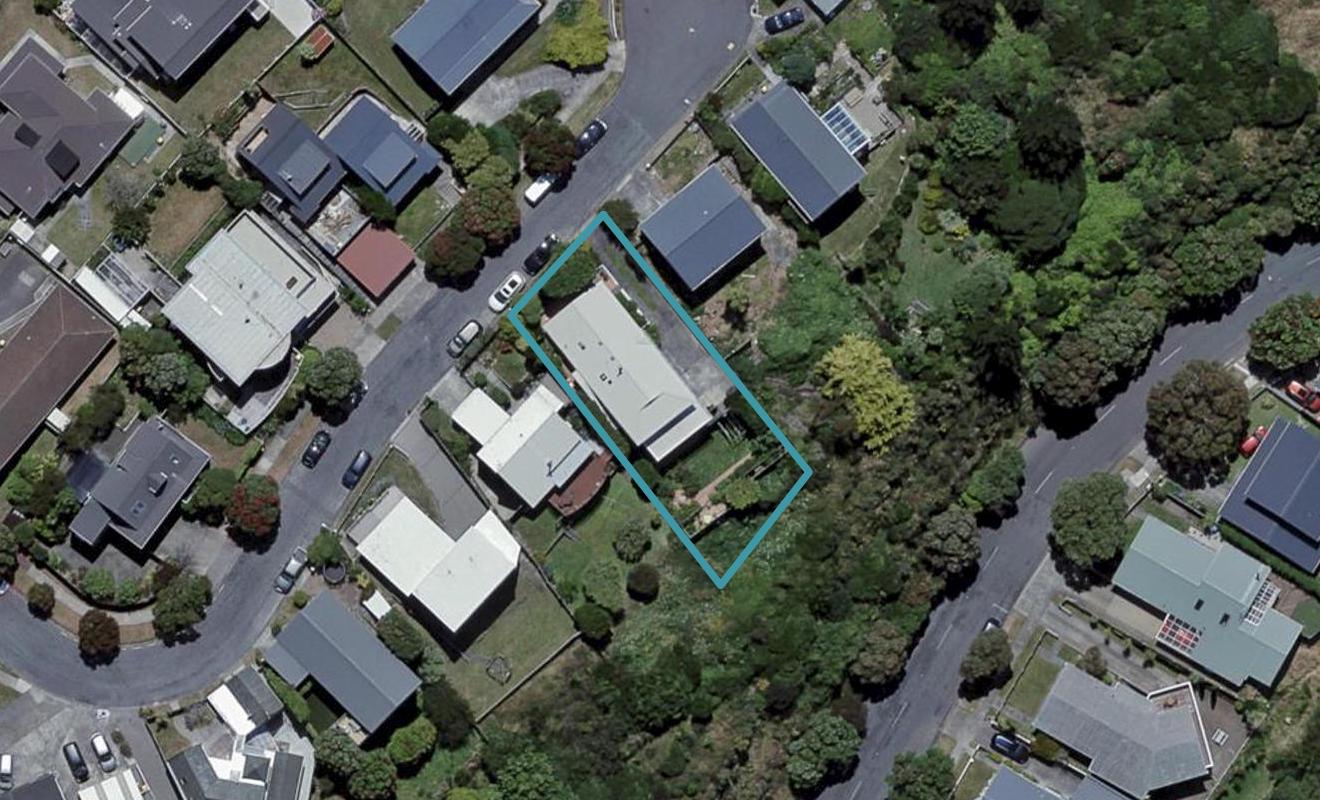 16 Cobar Close, Maupuia, Wellington - Carousel 1