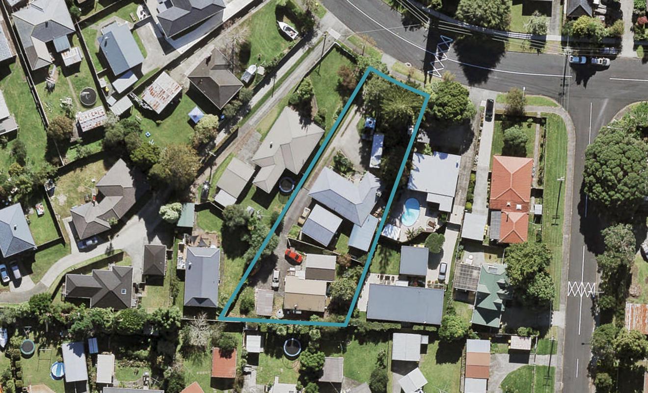 46 Yeovil Road, Te Atatu Peninsula, Auckland - Carousel 1