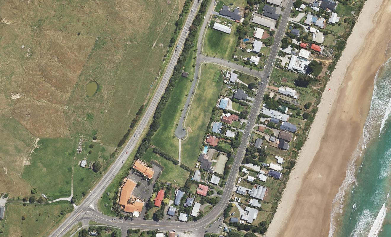 10 Beach Cove, Wainui, Gisborne - Carousel 1