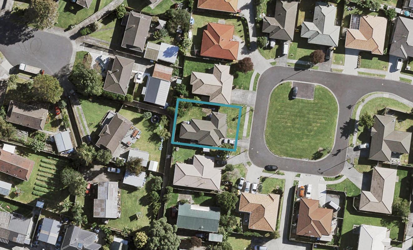 17 Piriti Place, Weymouth, Auckland - Carousel 1