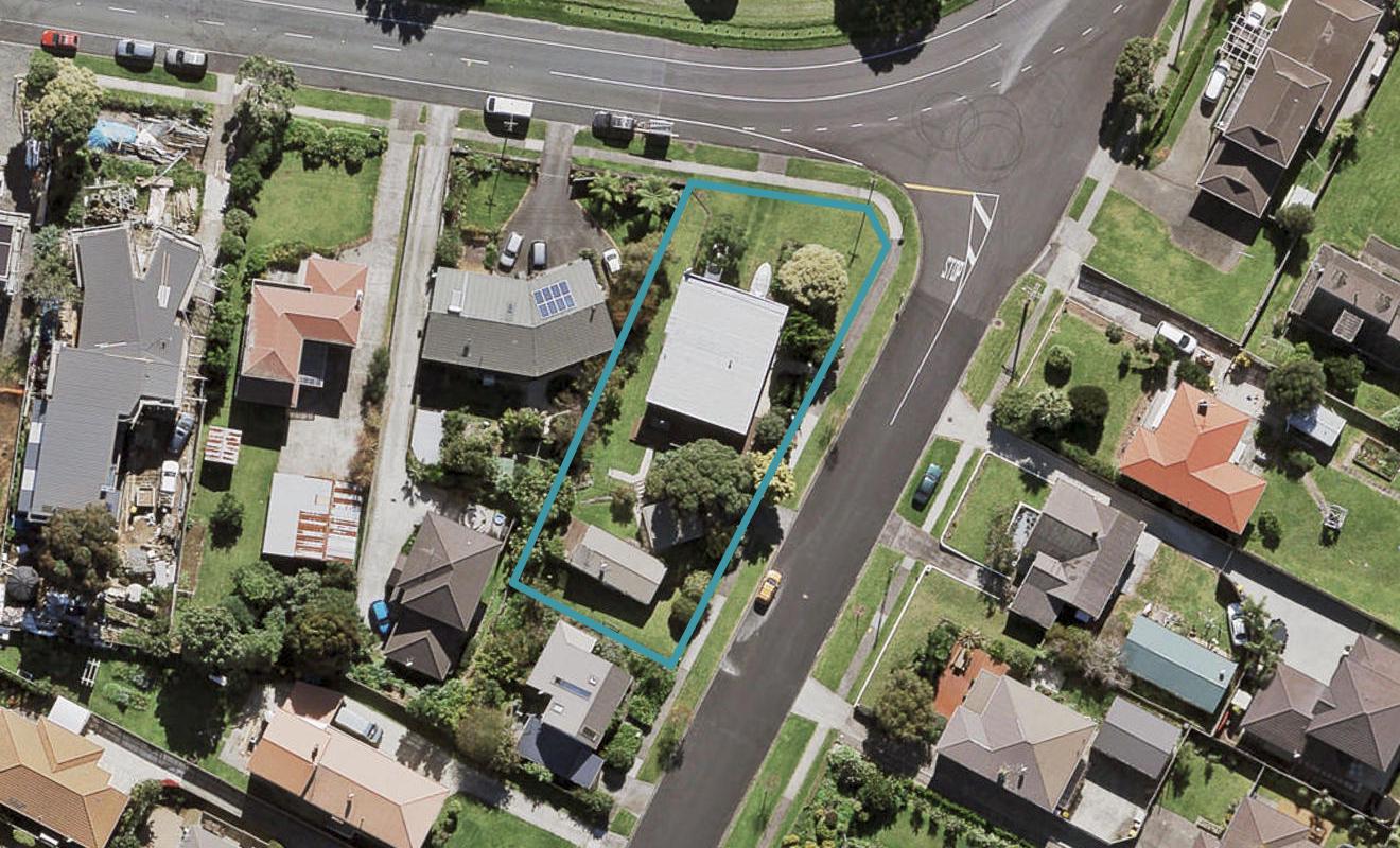 2 Seaforth Avenue, Mangere Bridge, Auckland - Carousel 1