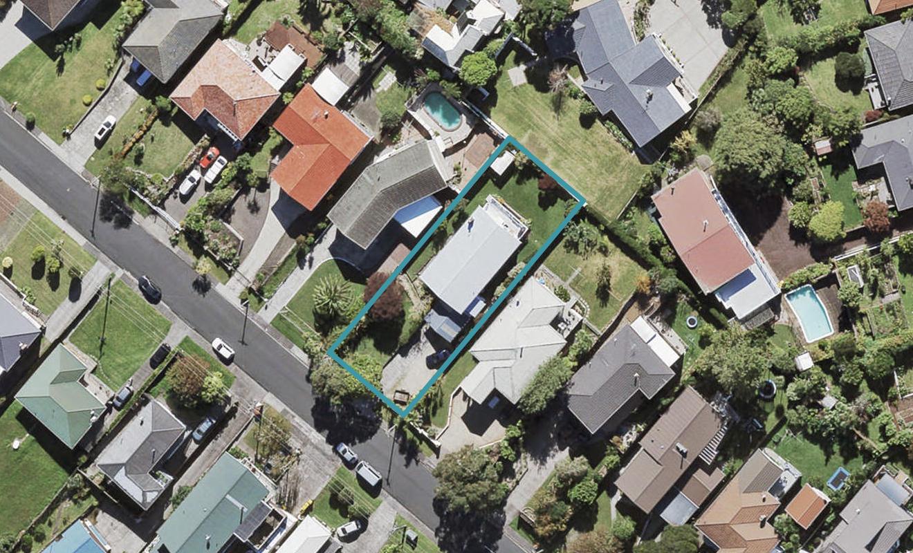 22 Jaemont Avenue, Te Atatu South, Auckland - Carousel 1