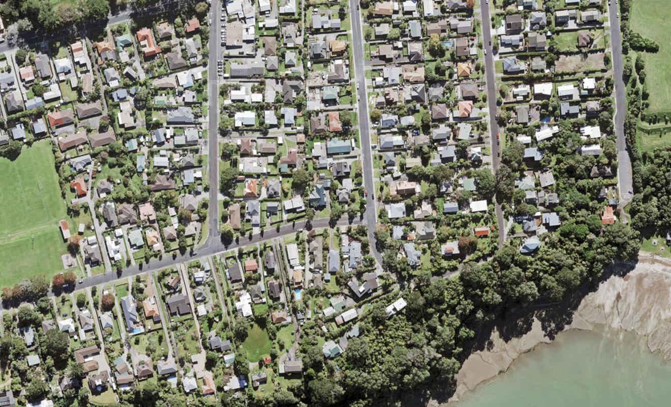 1B Cliff View Drive, Green Bay, Auckland - Carousel 1