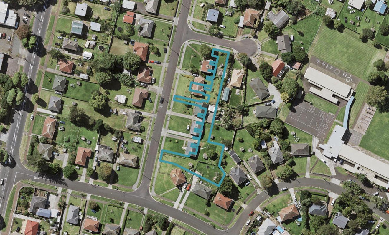 9 Ngakahikatea Lane, Point England, Auckland - Carousel 1