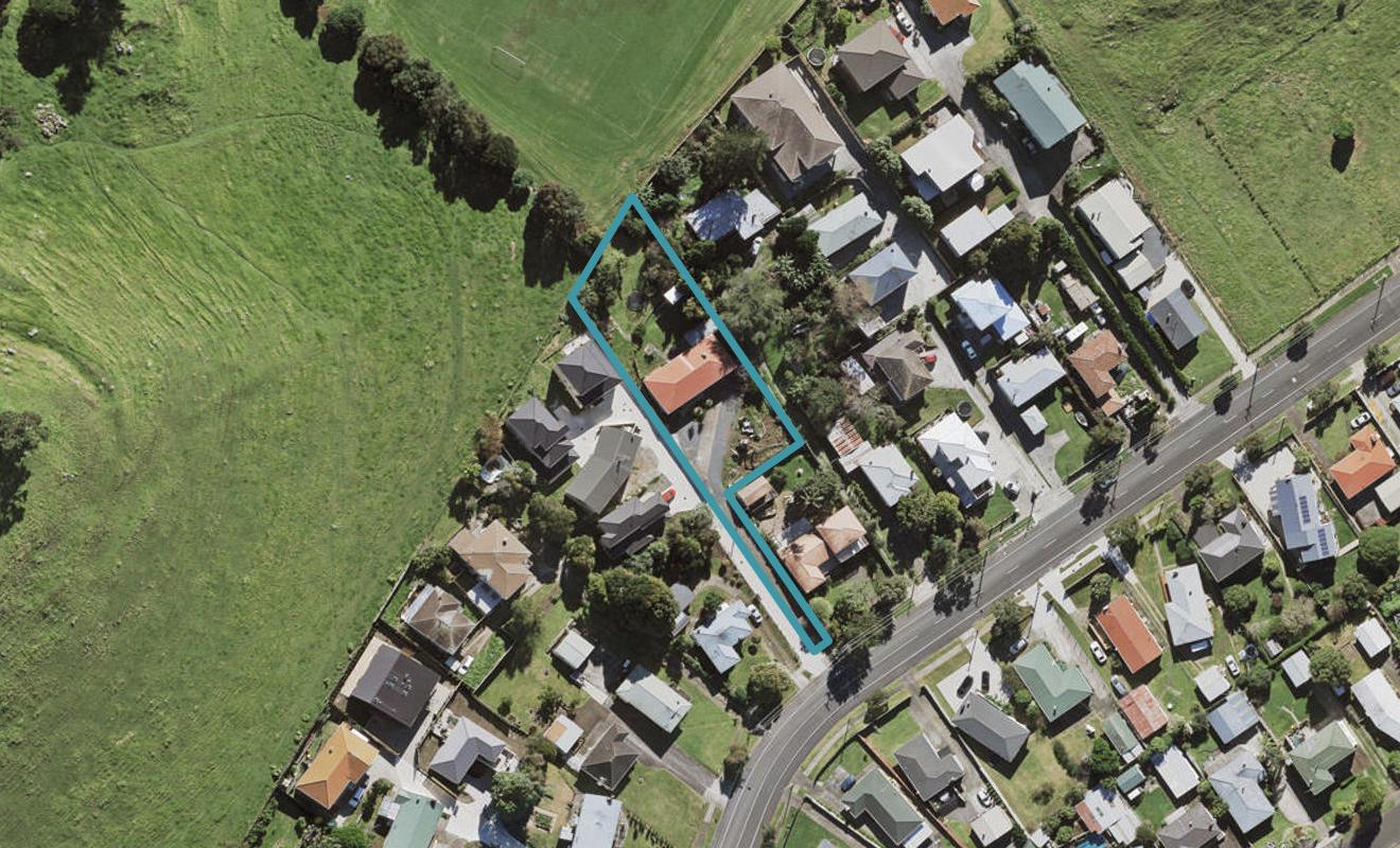 42 Mountain Road, Mangere Bridge, Auckland - Carousel 1