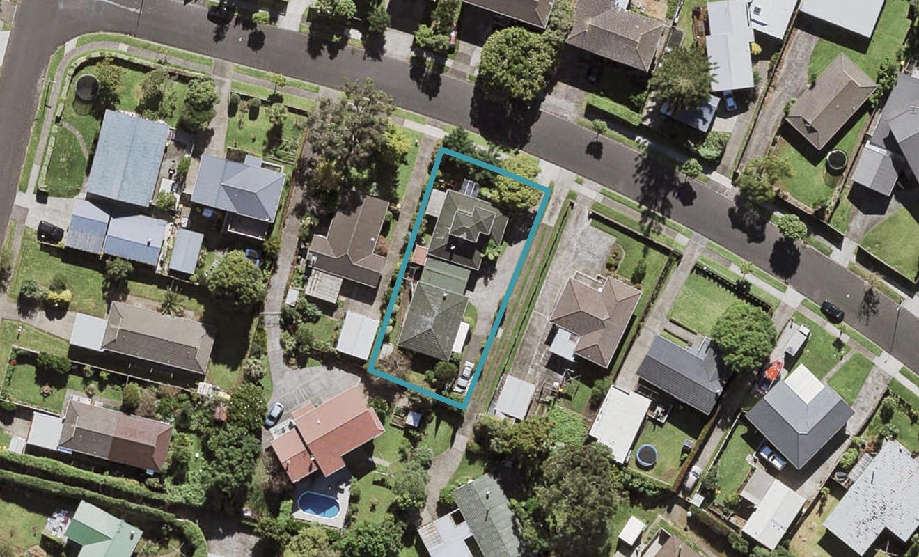 2/30 Waterlea Avenue, Mangere Bridge, Auckland - Carousel 1