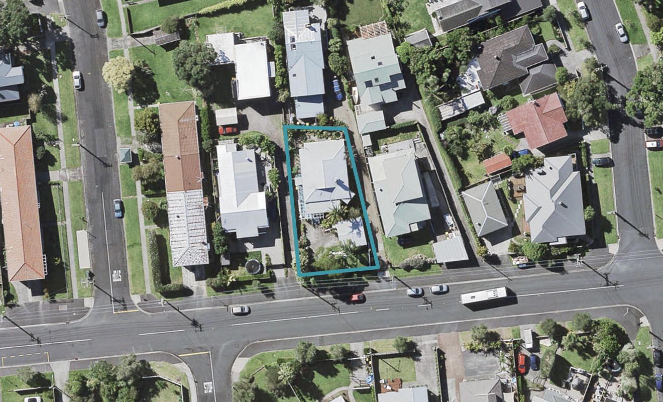 28 Old Lake Road, Narrow Neck, Auckland - Carousel 1