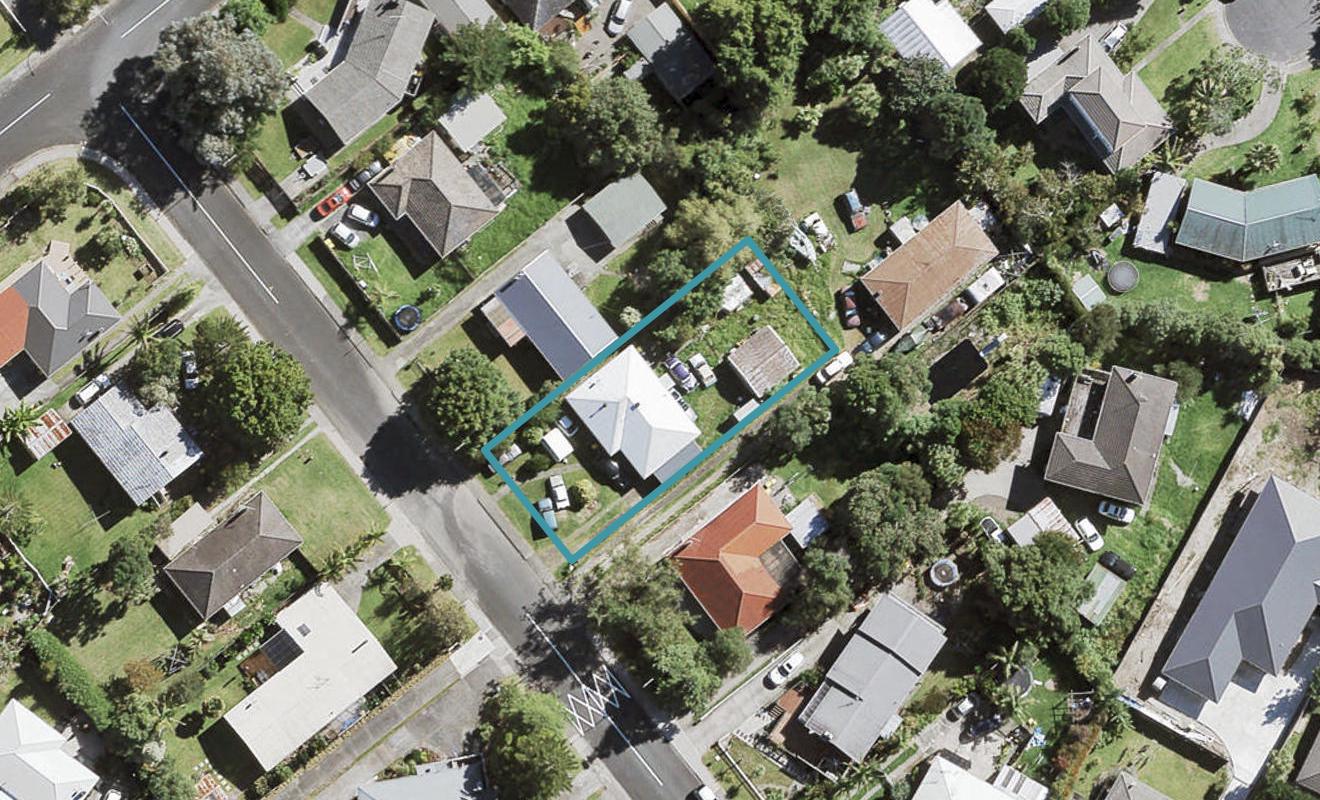 25 Dolbear Street, Titirangi, Auckland - Carousel 1