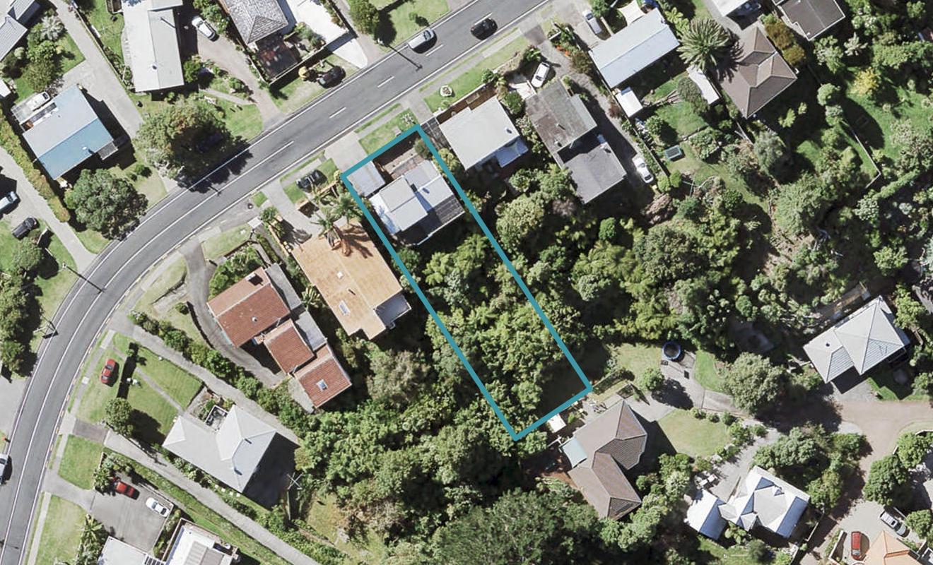 92 Arran Road, Browns Bay, Auckland - Carousel 1