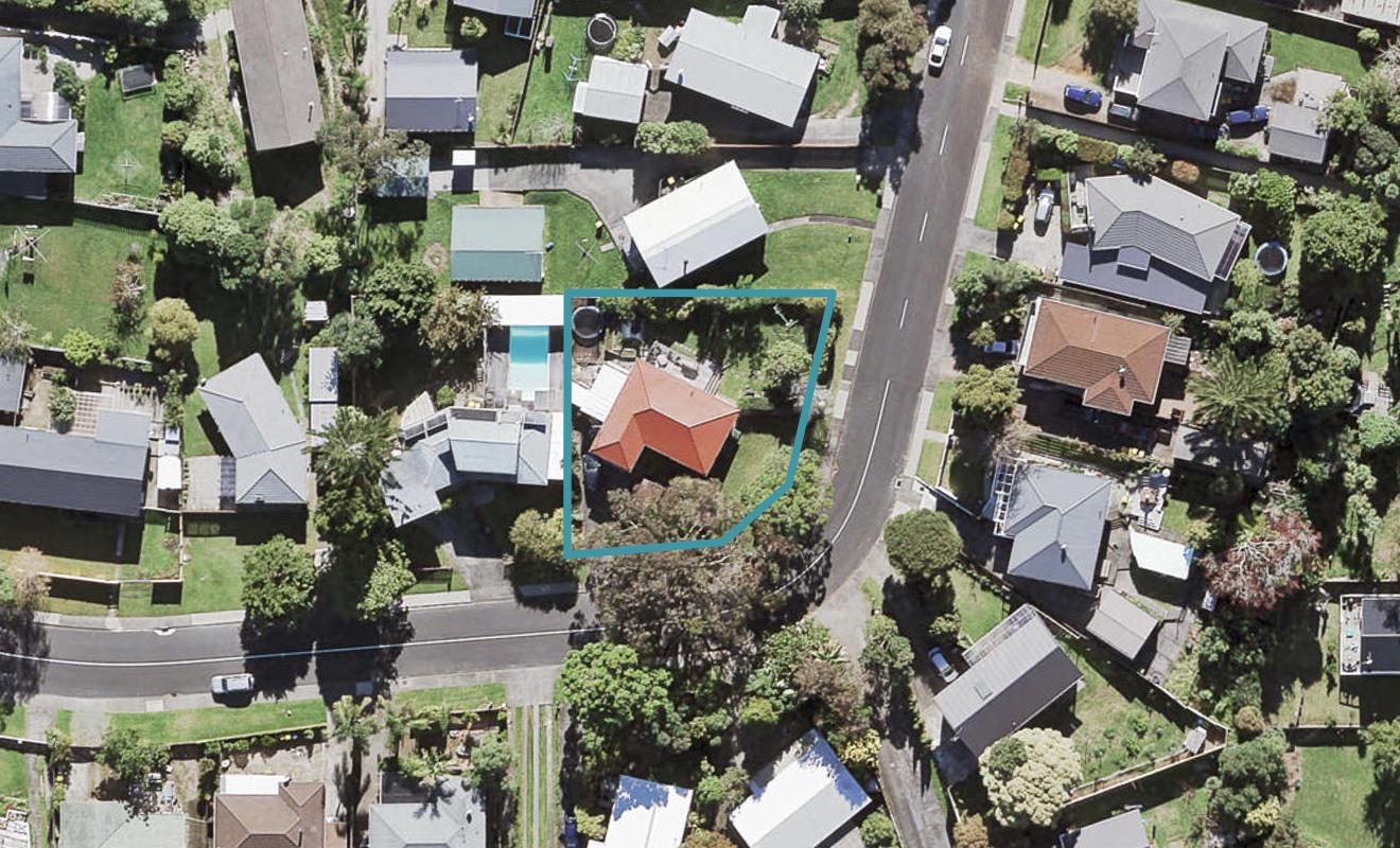 31 Lantana Road, Green Bay, Auckland - Carousel 1