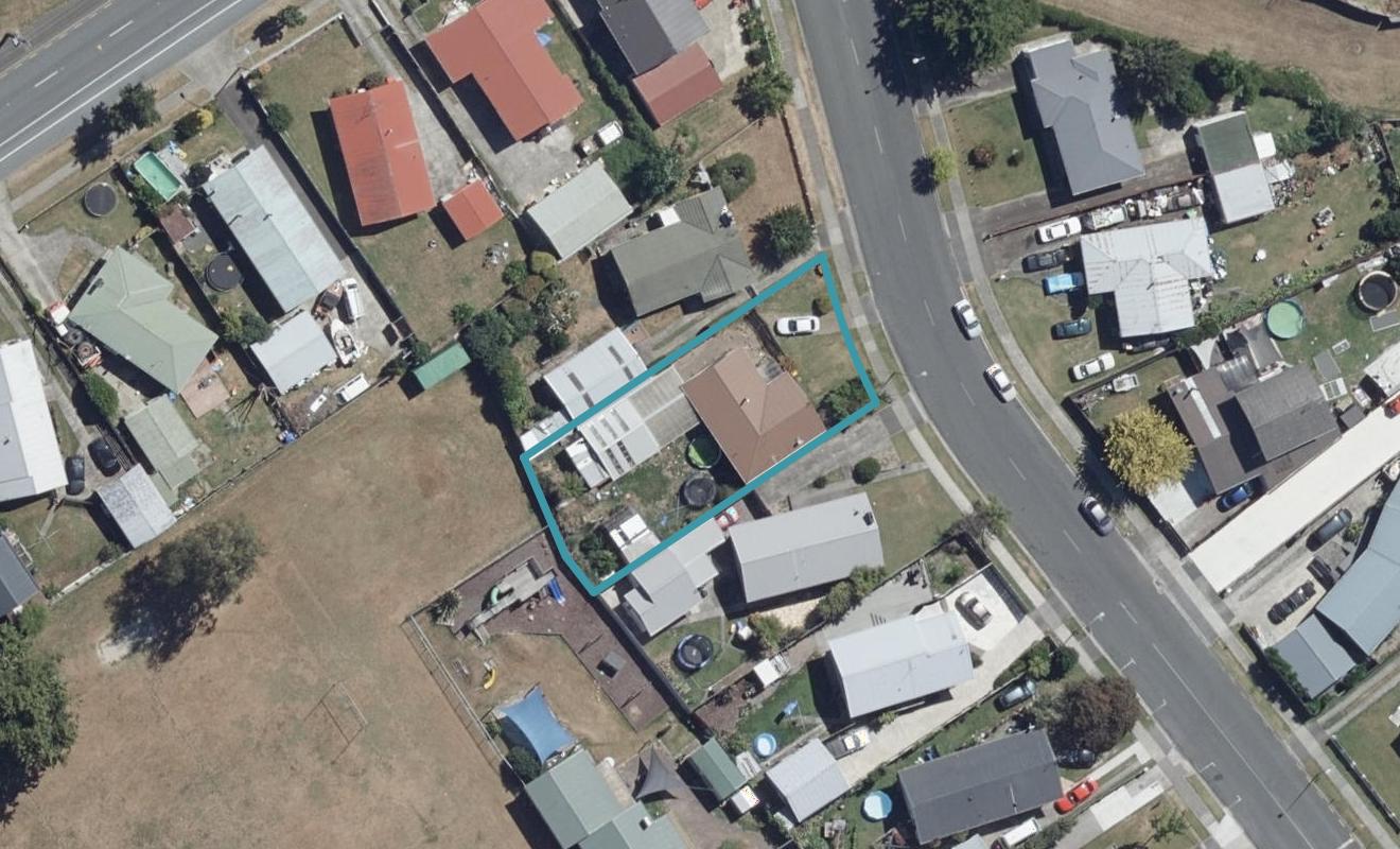 61 Deanwell Avenue, Deanwell, Hamilton - Carousel 1