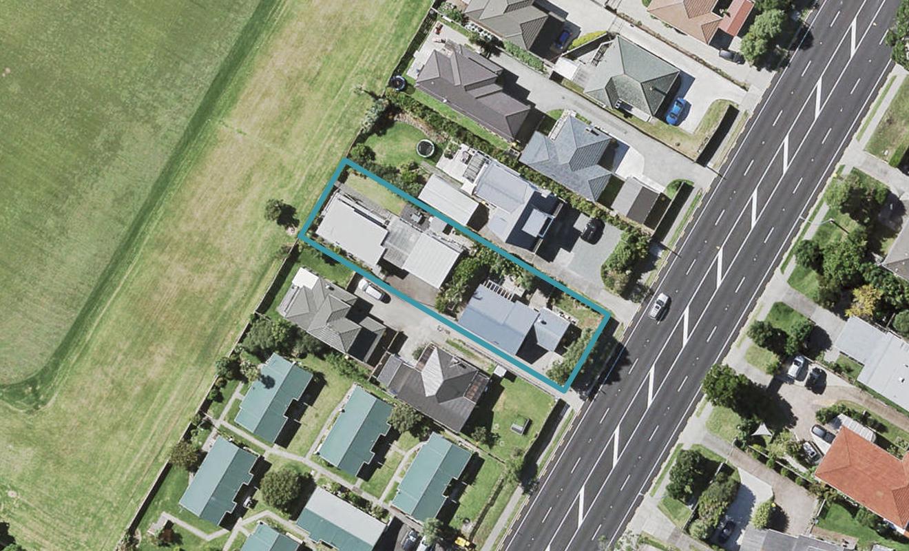 1/484 East Coast Road, Windsor Park, Auckland - Carousel 1