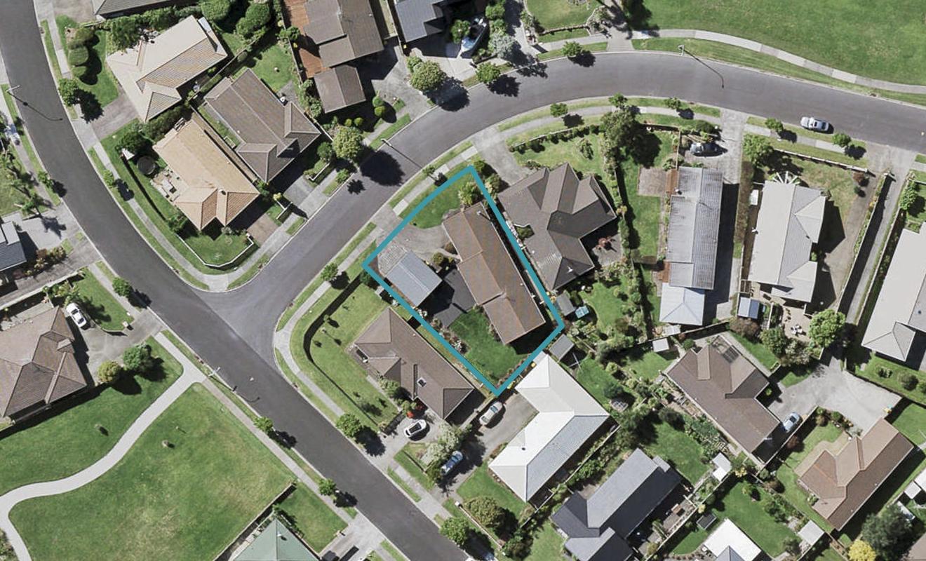 66 West Fairway, Golflands, Auckland - Carousel 1