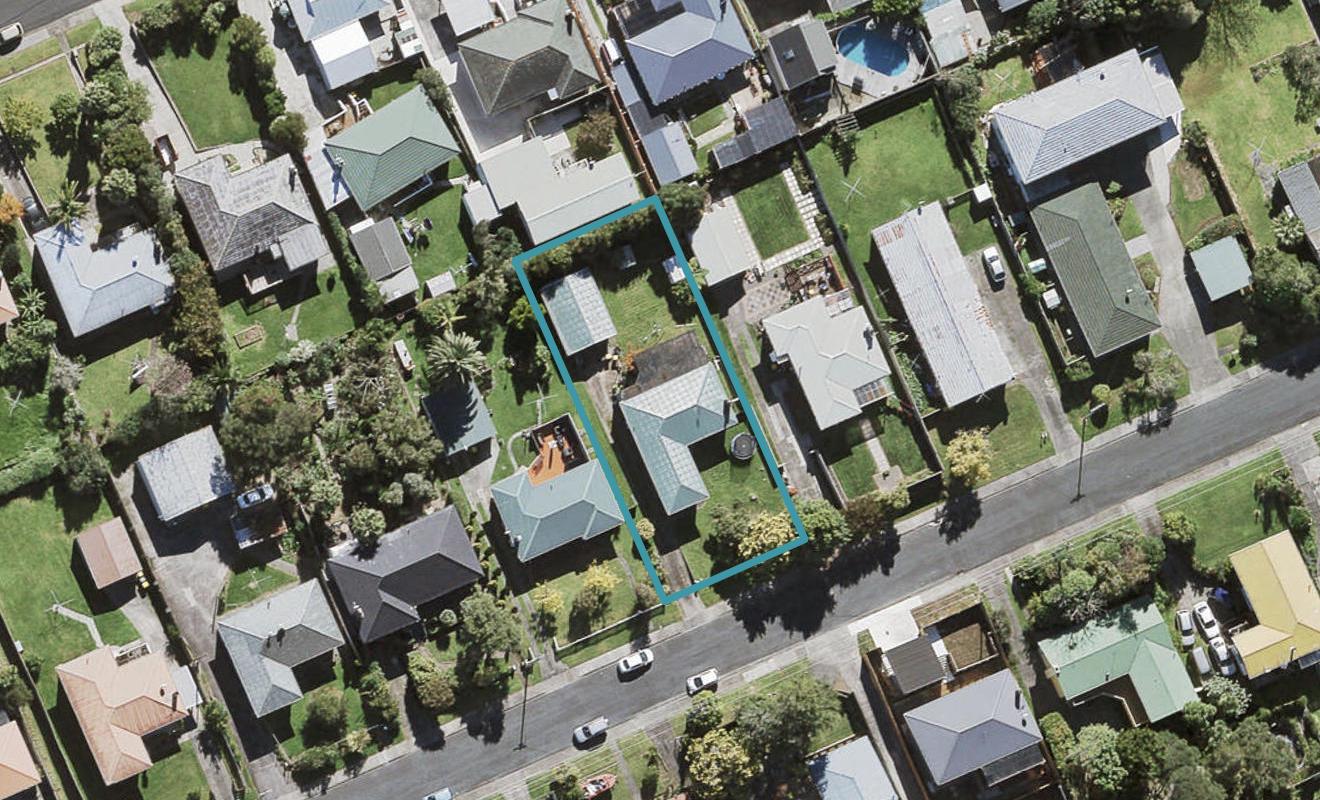 11 Sylvan Crescent, Te Atatu South, Auckland - Carousel 1