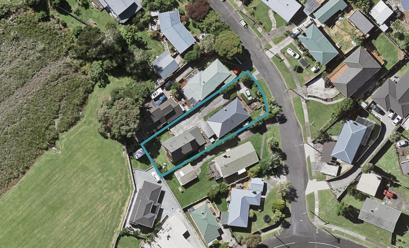 1/4 Pelorus Place, Pakuranga, Auckland - Carousel 1
