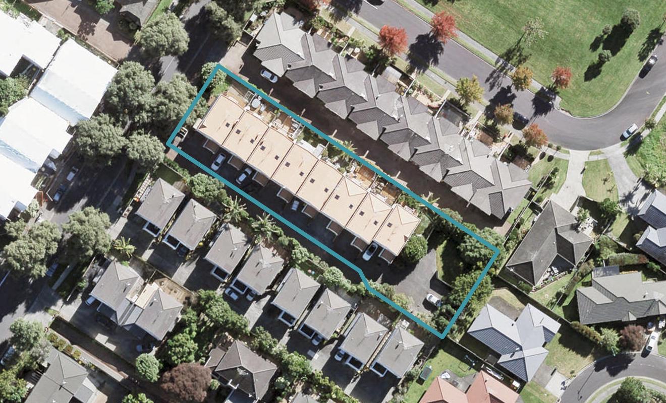 2/14 Fields Parade, Oteha, Auckland - Carousel 1
