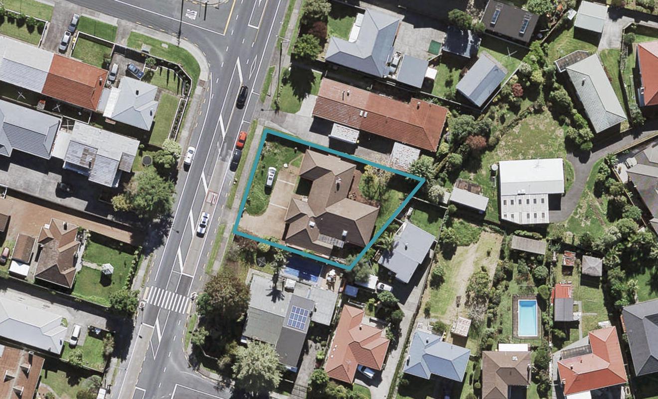 177 Te Atatu Road, Te Atatu South, Auckland - Carousel 1